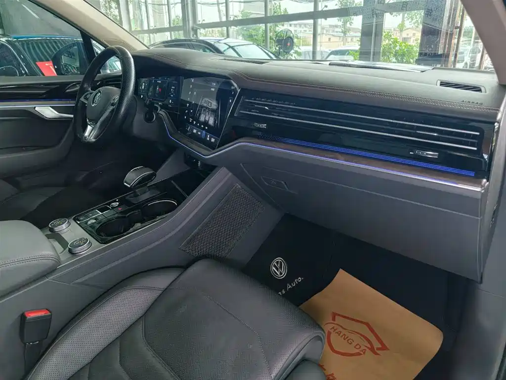 Volkswagen Touareg 2019 2.0TSI Sharp Wing Edition China VI фото 13