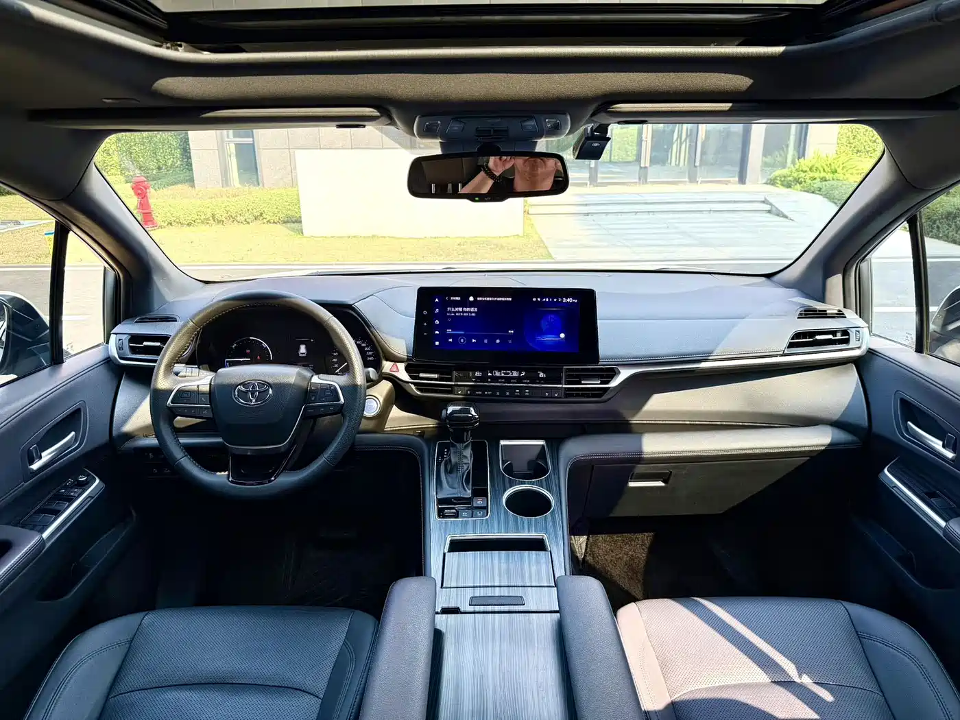 Toyota Sienna 2021 2.5L Hybrid Premium Edition фото 9