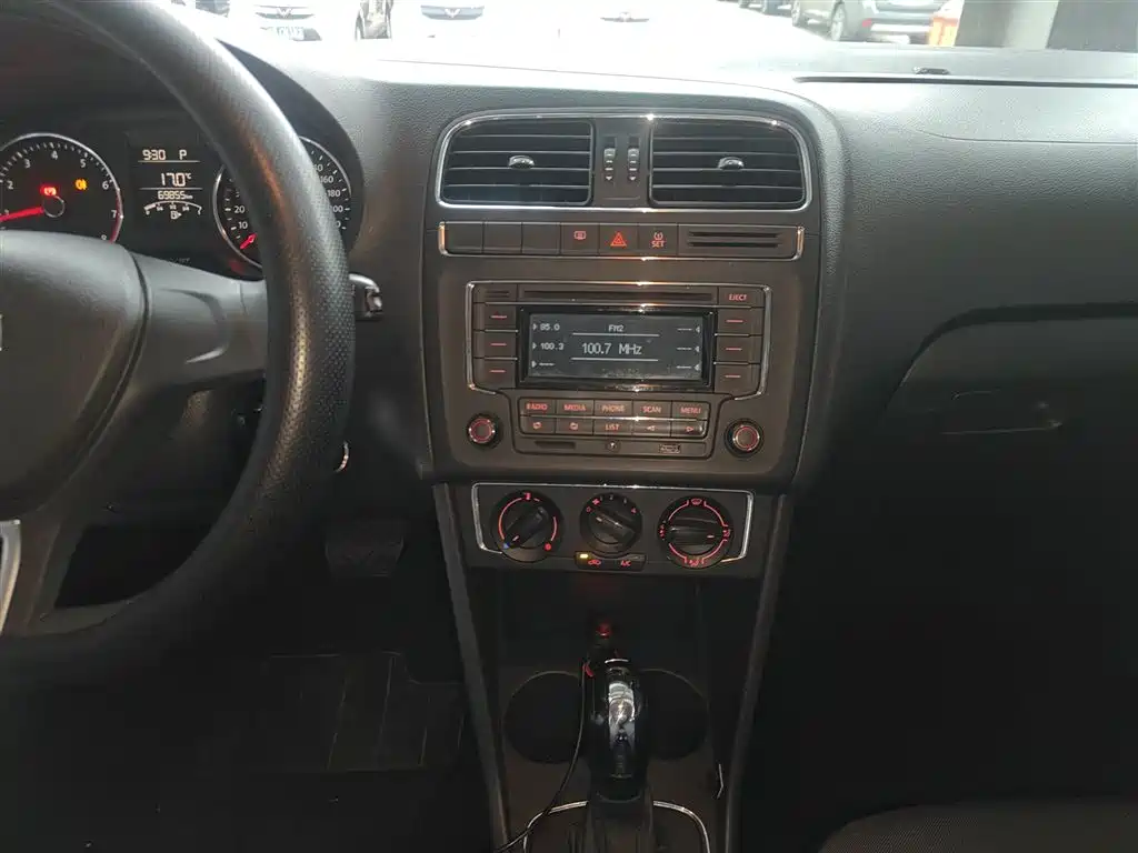 Volkswagen Polo 2014 1.4L Automatic Comfort Edition фото 5