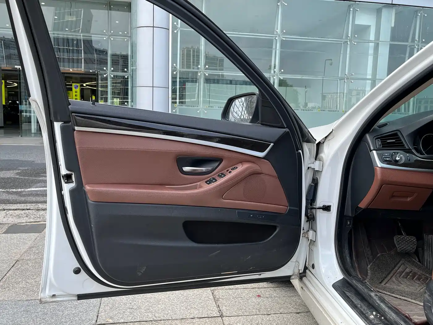 BMW 5 Series 2017 525Li Leading Edition фото 13