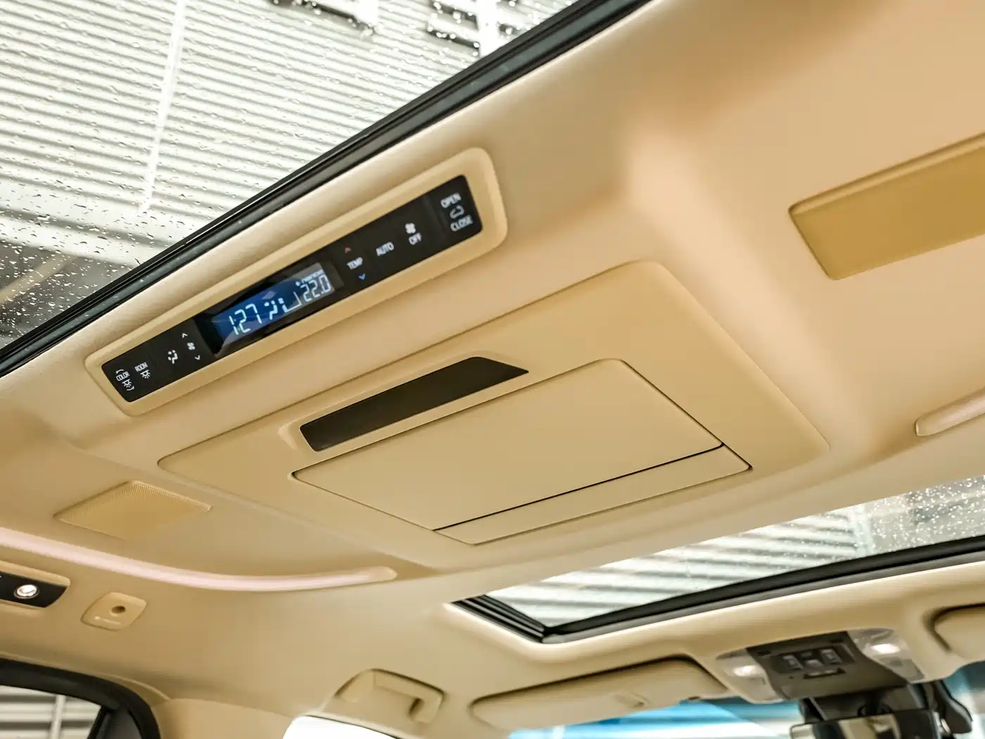 Toyota Alphard 2019 Hybrid 2.5L Luxury фото 6