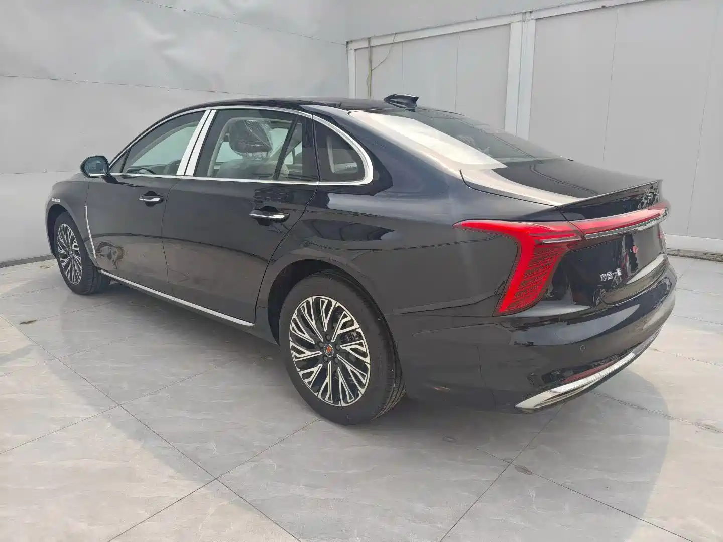 صورة 9 - Hongqi H5