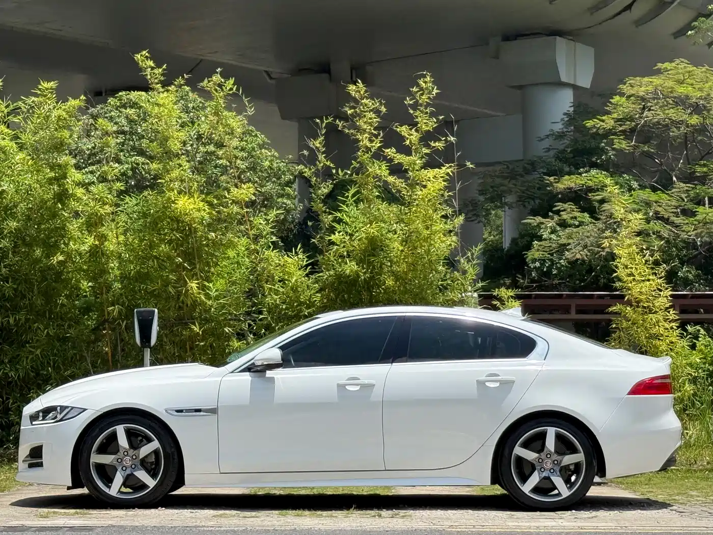 Jaguar XE 2015 2.0T 200PS R-Sport фото 6