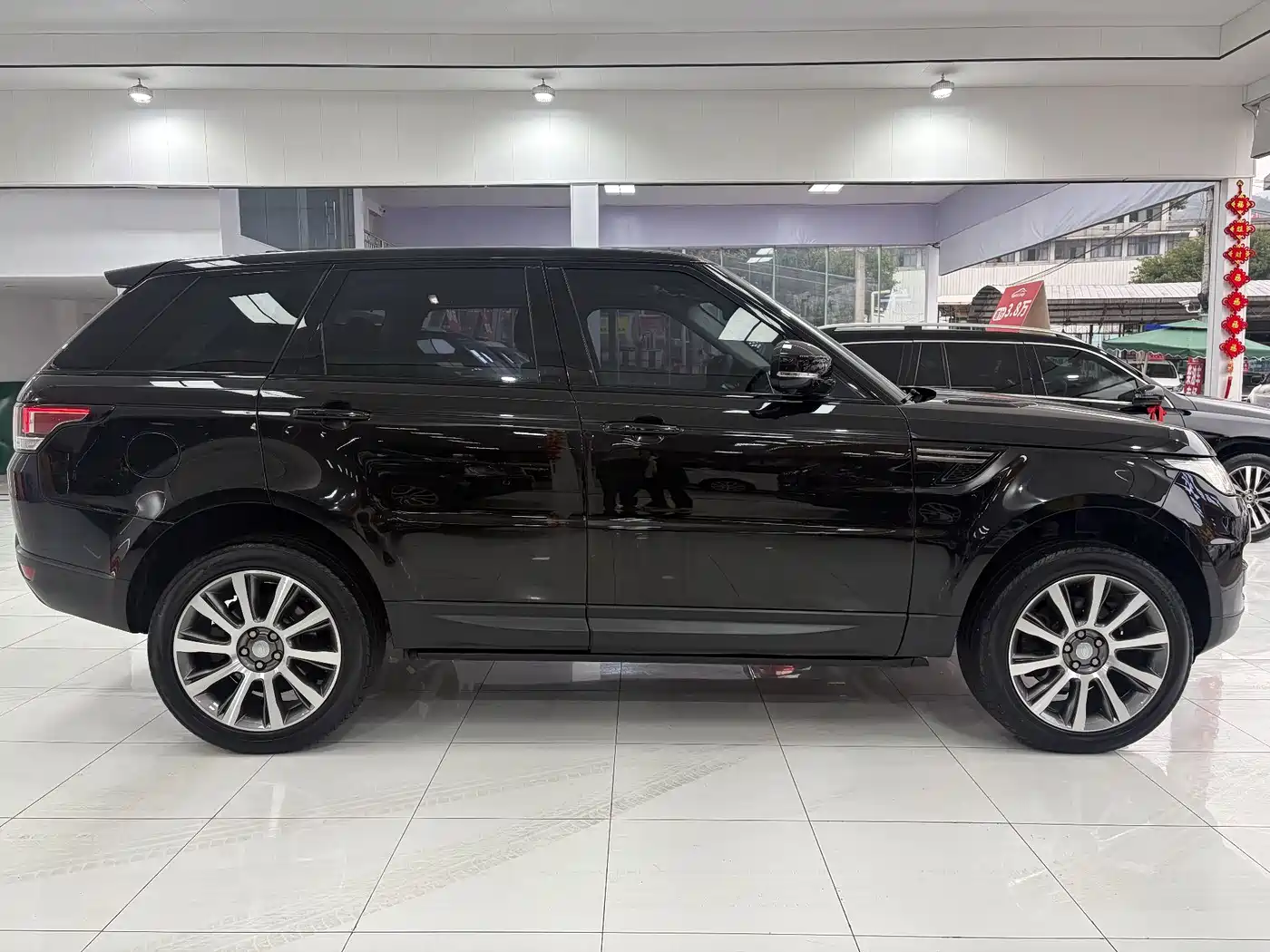 Land Rover Range Rover Sport 2017 3.0 SC V6 SE фото 18