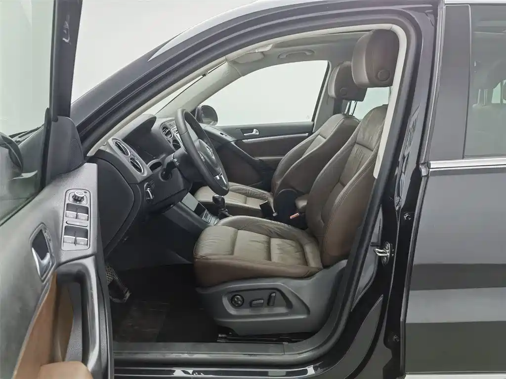 Volkswagen Tiguan 2012 2.0TSI Comfort фото 10