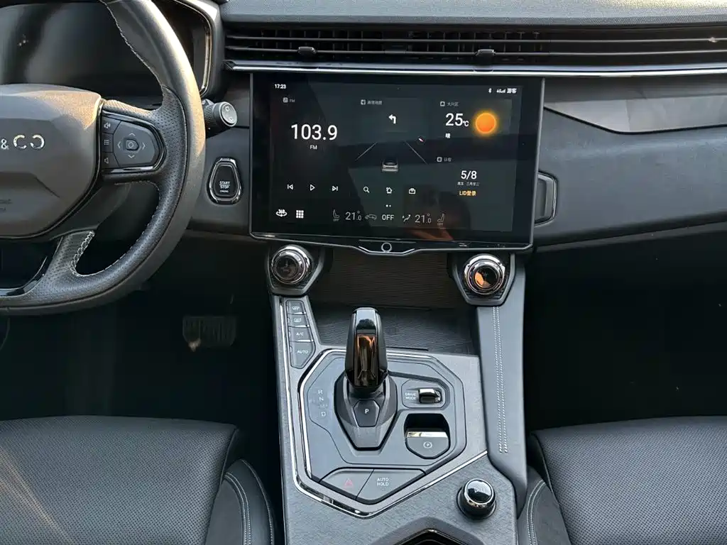 Lynk & Co 01 EM-P 2021 1.5TD PHEV Halo фото 21