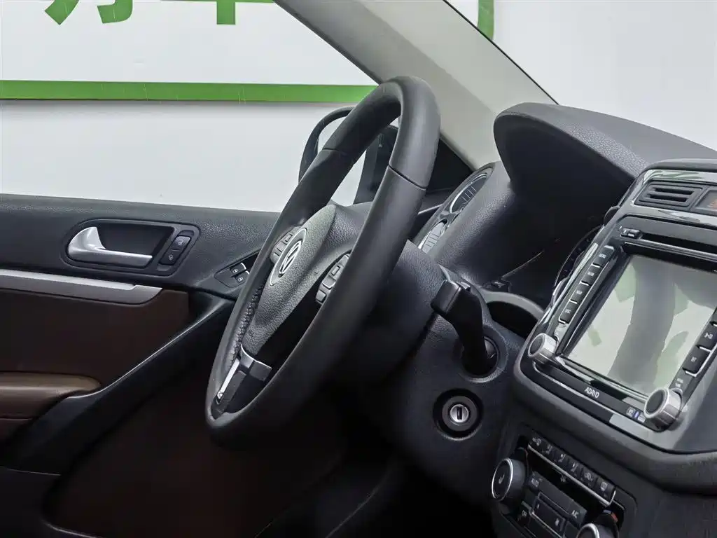 Volkswagen Tiguan 2012 2.0TSI Comfort фото 22