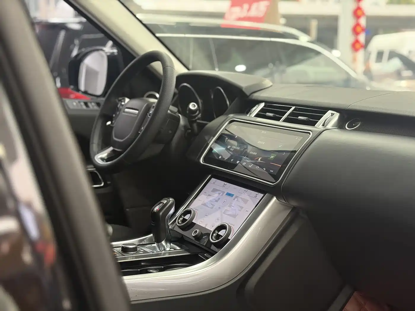 Land Rover Range Rover Sport 2017 3.0 SC V6 SE фото 28