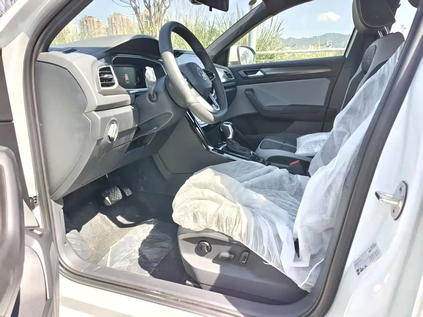 VOLKSWAGEN T-ROC EXPLORING SONGS