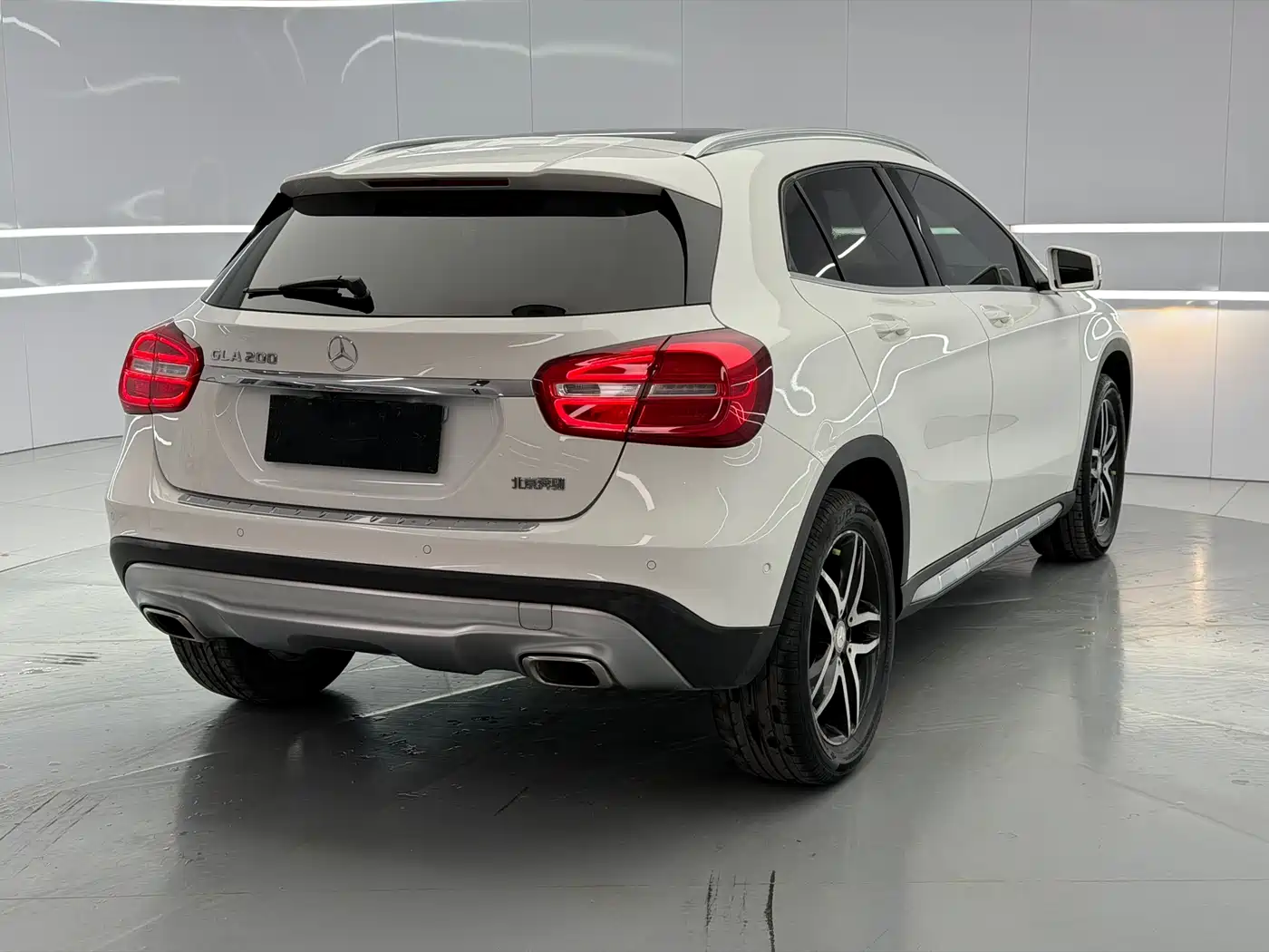 MERCEDES-BENZ GLA