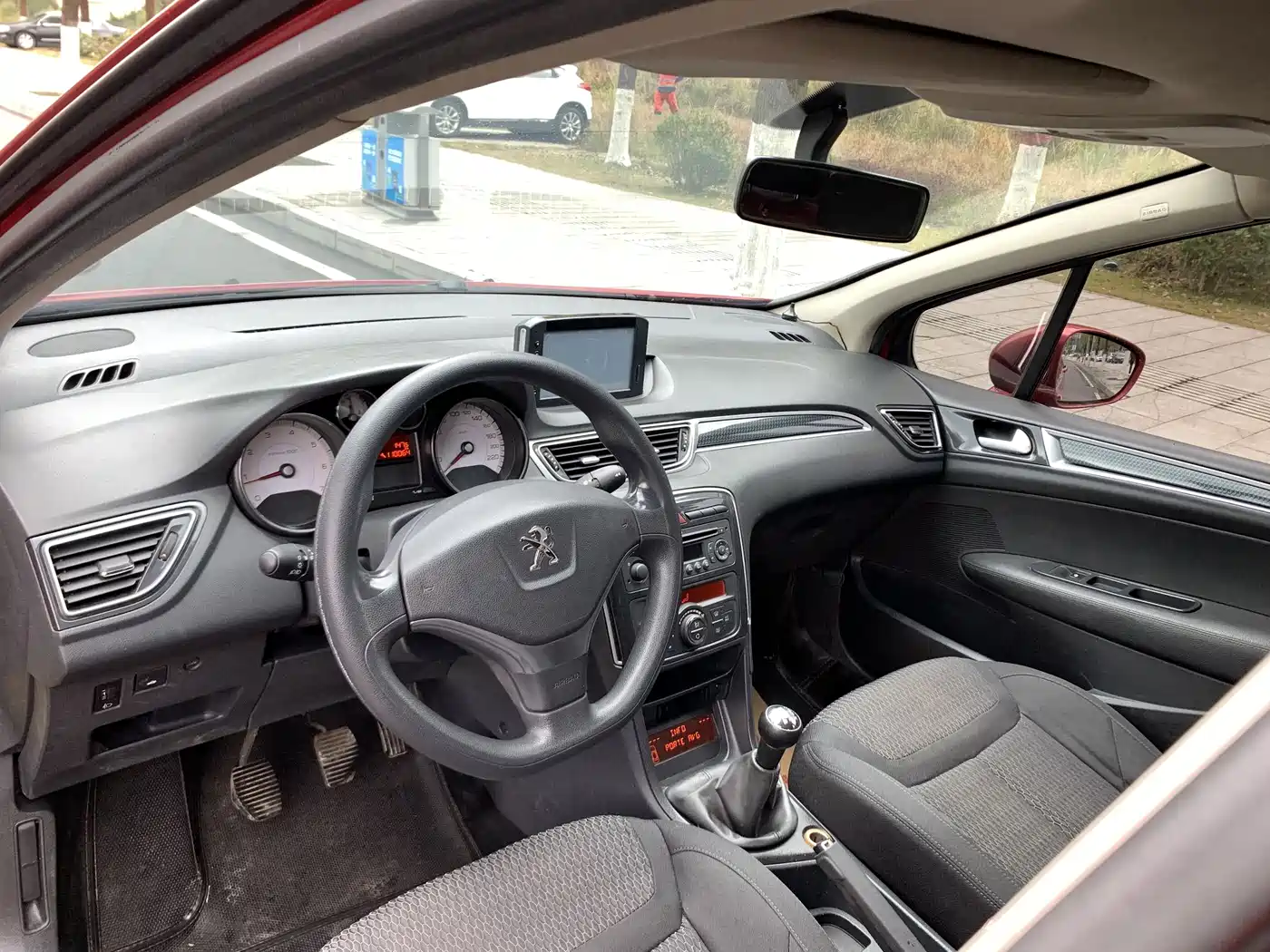 Peugeot 308 2012 1.6L Manual Premium Type фото 14