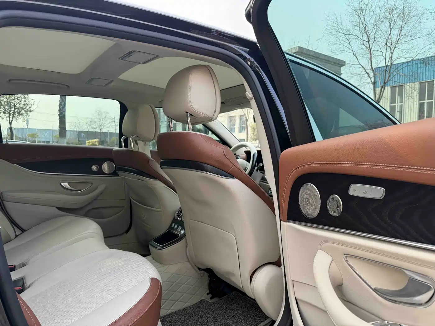 Mercedes-Benz E-Class 2023 E 300 L Fashion фото 8