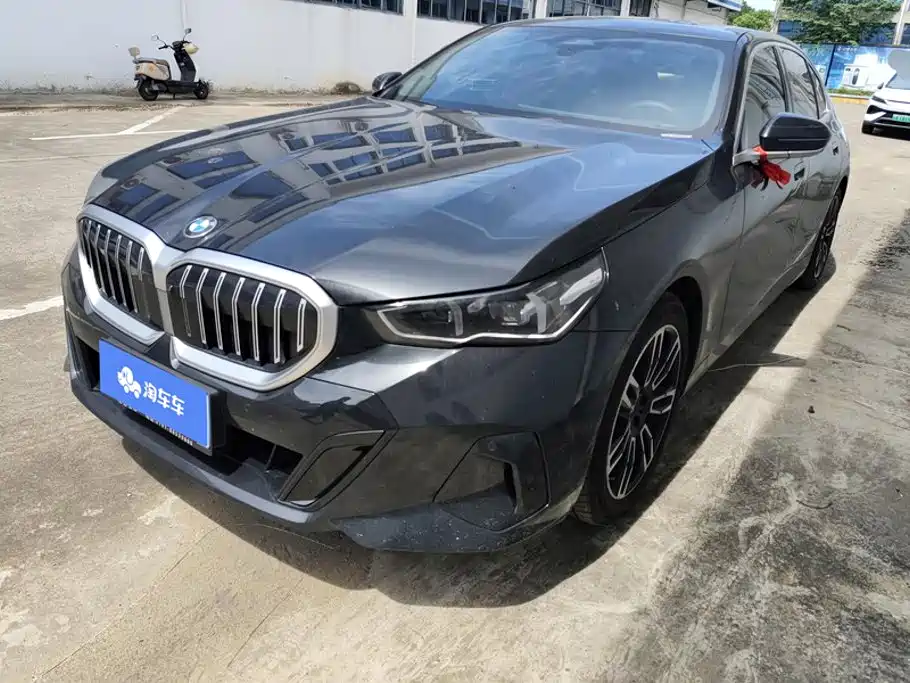BMW 5 Series 2026 525Li Luxury Package