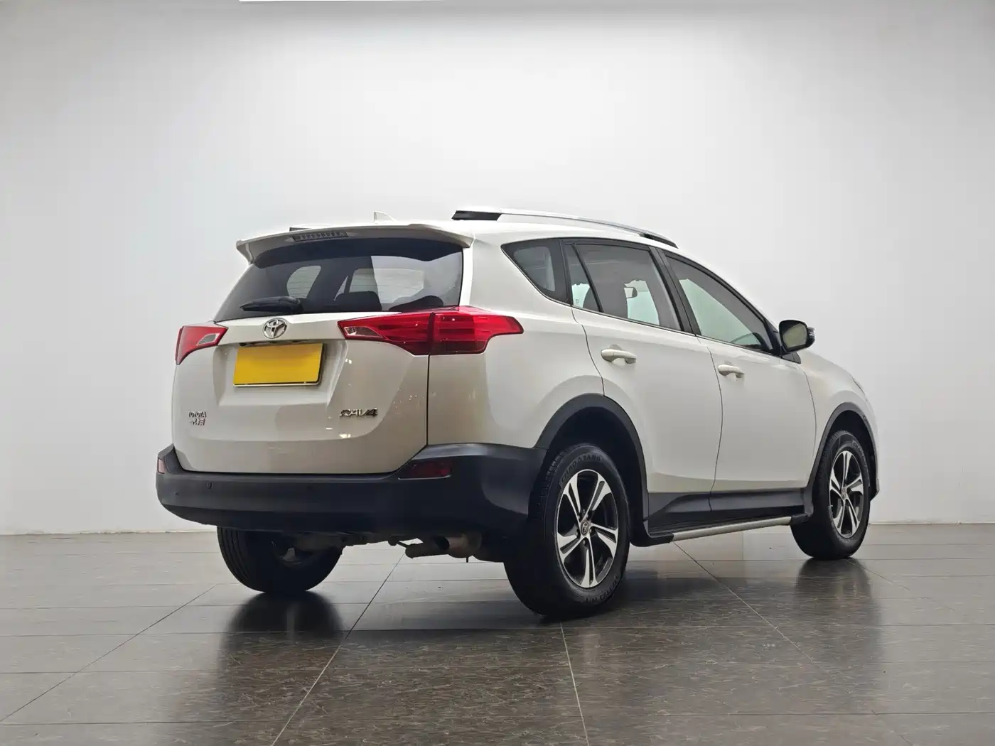 Toyota RAV4 Rongfang 2015 2.0L CVT 2WD Trend Edition фото 3