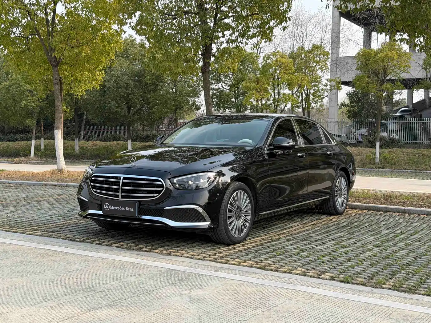 Mercedes-Benz E-Class 2023 E 300 L Fashion