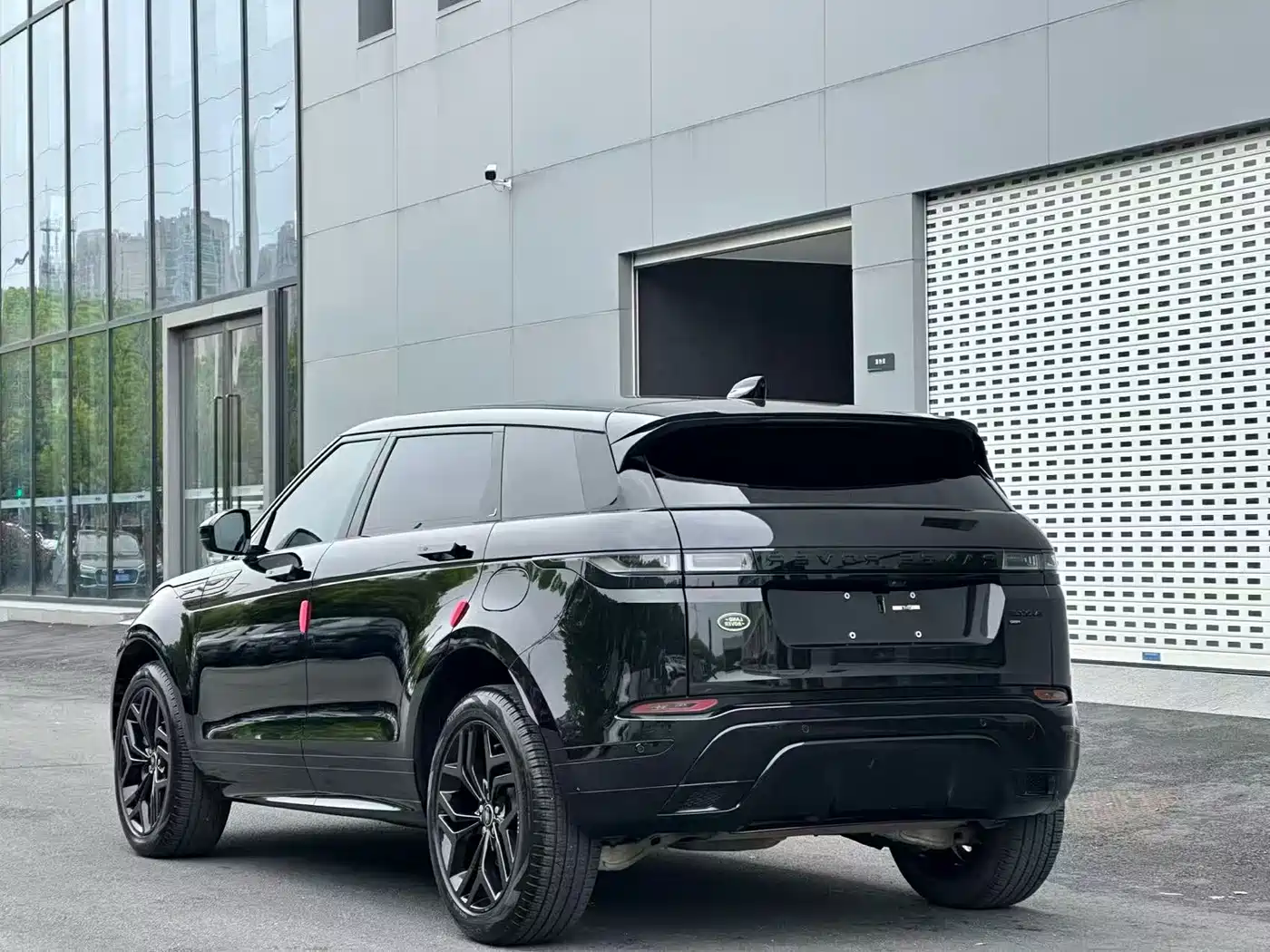 Land Rover Range Rover Evoque 2023 Range Rover Evoque L 249PS Luxury Edition фото 9