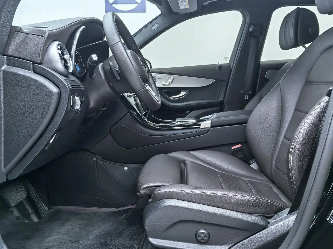 Mercedes-Benz GLC 2021 GLC 260 L 4MATIC Sporty фото 14