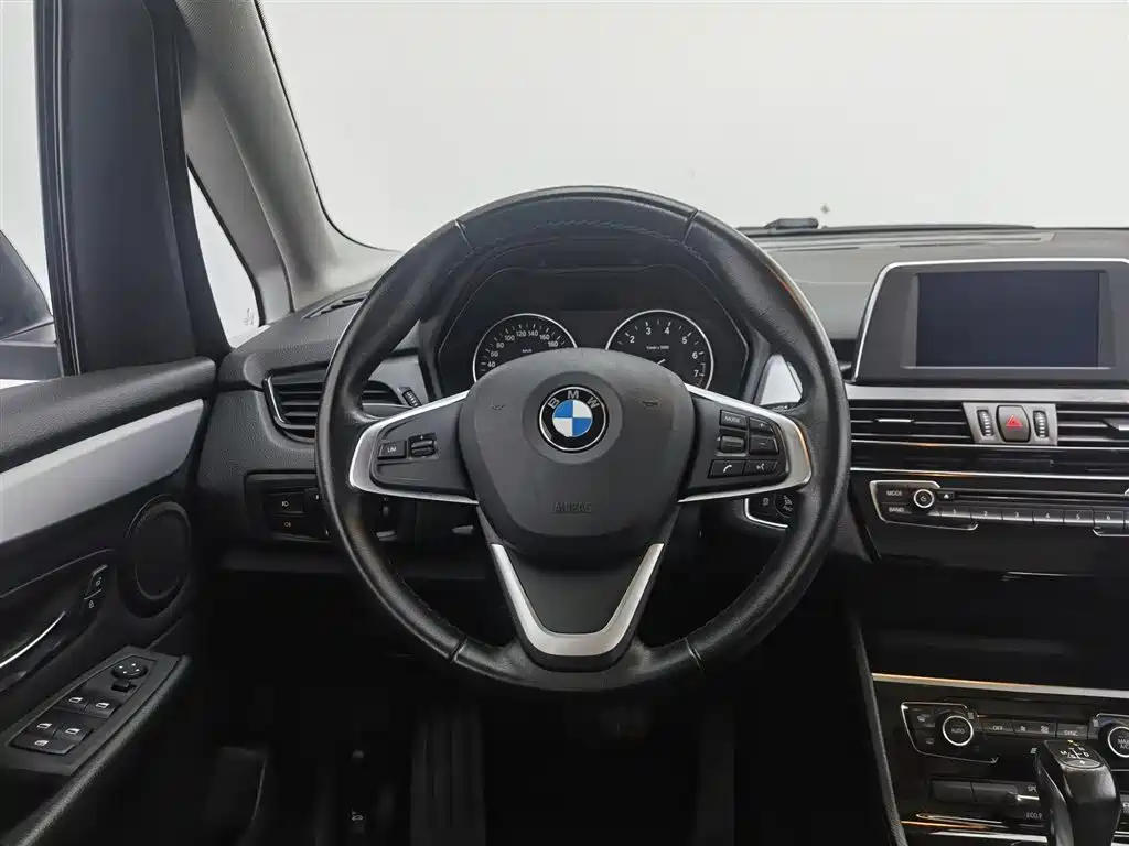 BMW 2 Series Touring 2016 218i Leading фото 11