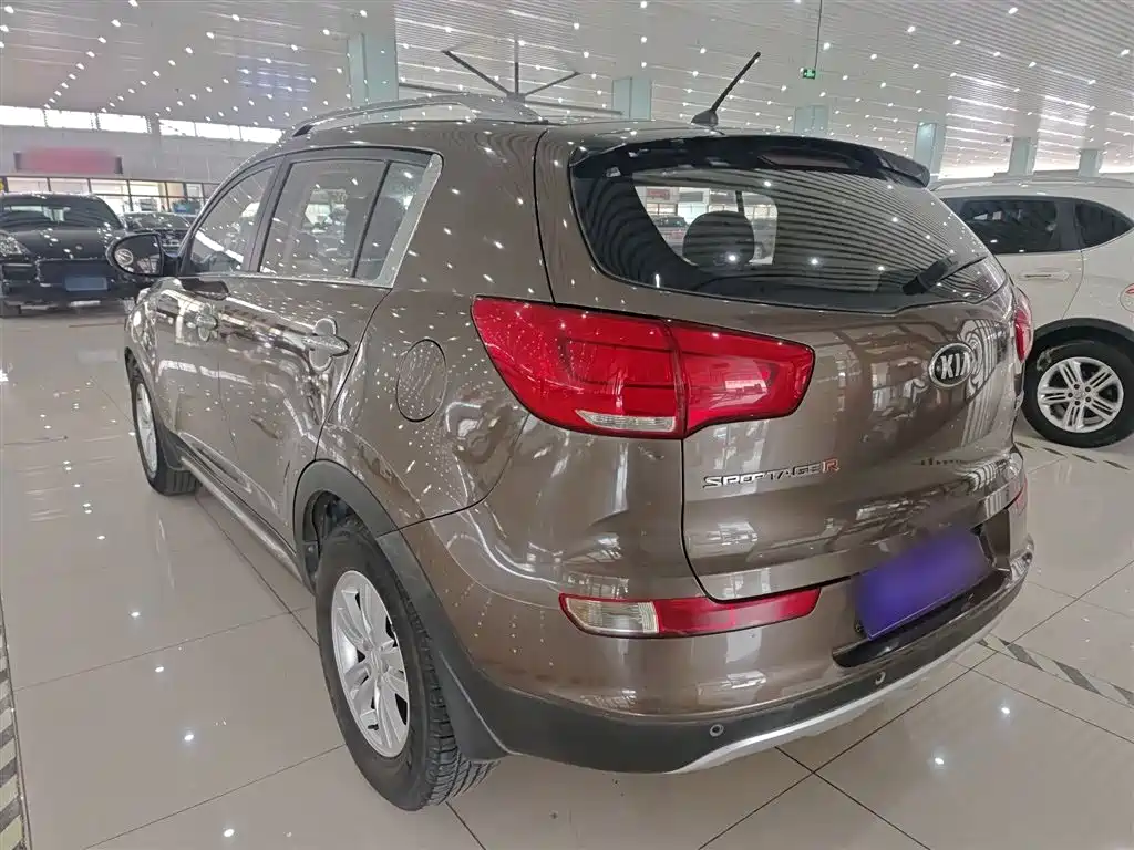 Kia Sportage 2015 2.0L Automatic 2WD GL фото 5