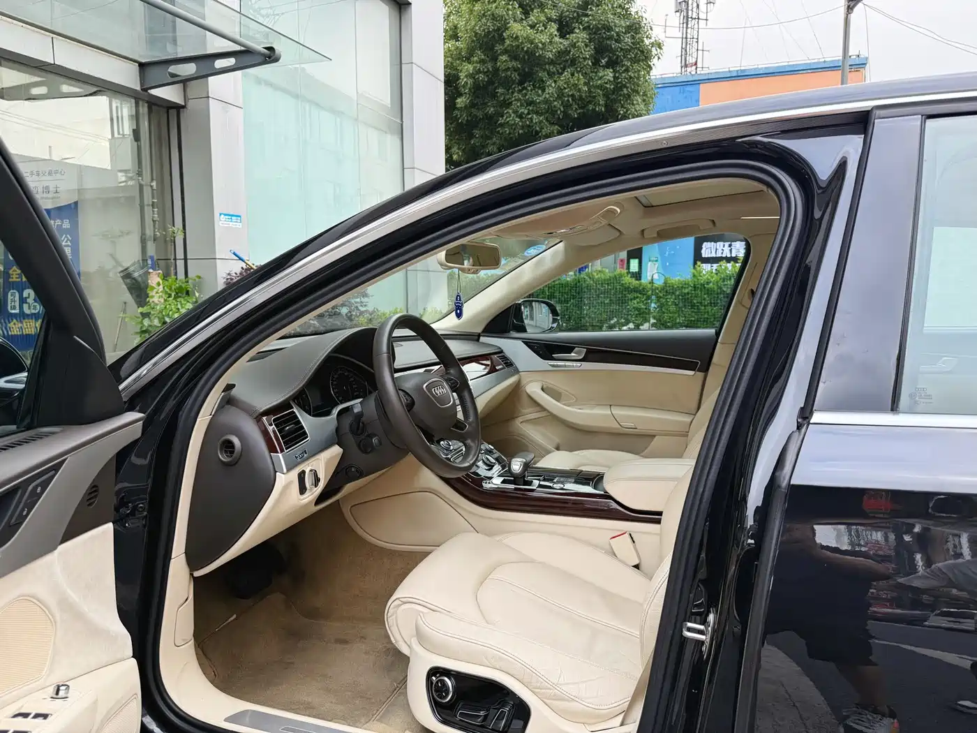 Audi A8 2012 A8L 45 TFSI quattro Comfort фото 6