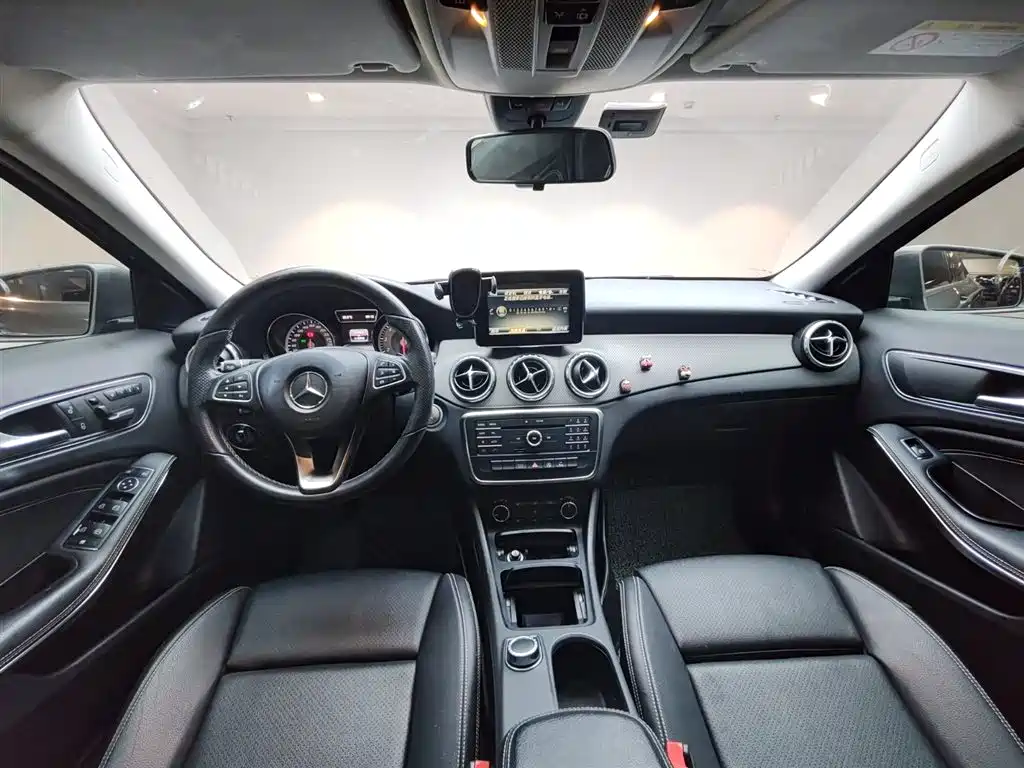 Mercedes-Benz GLA 2017 GLA 200 Dynamic фото 12