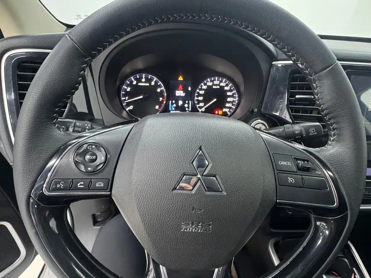 MITSUBISHI OUTLANDER