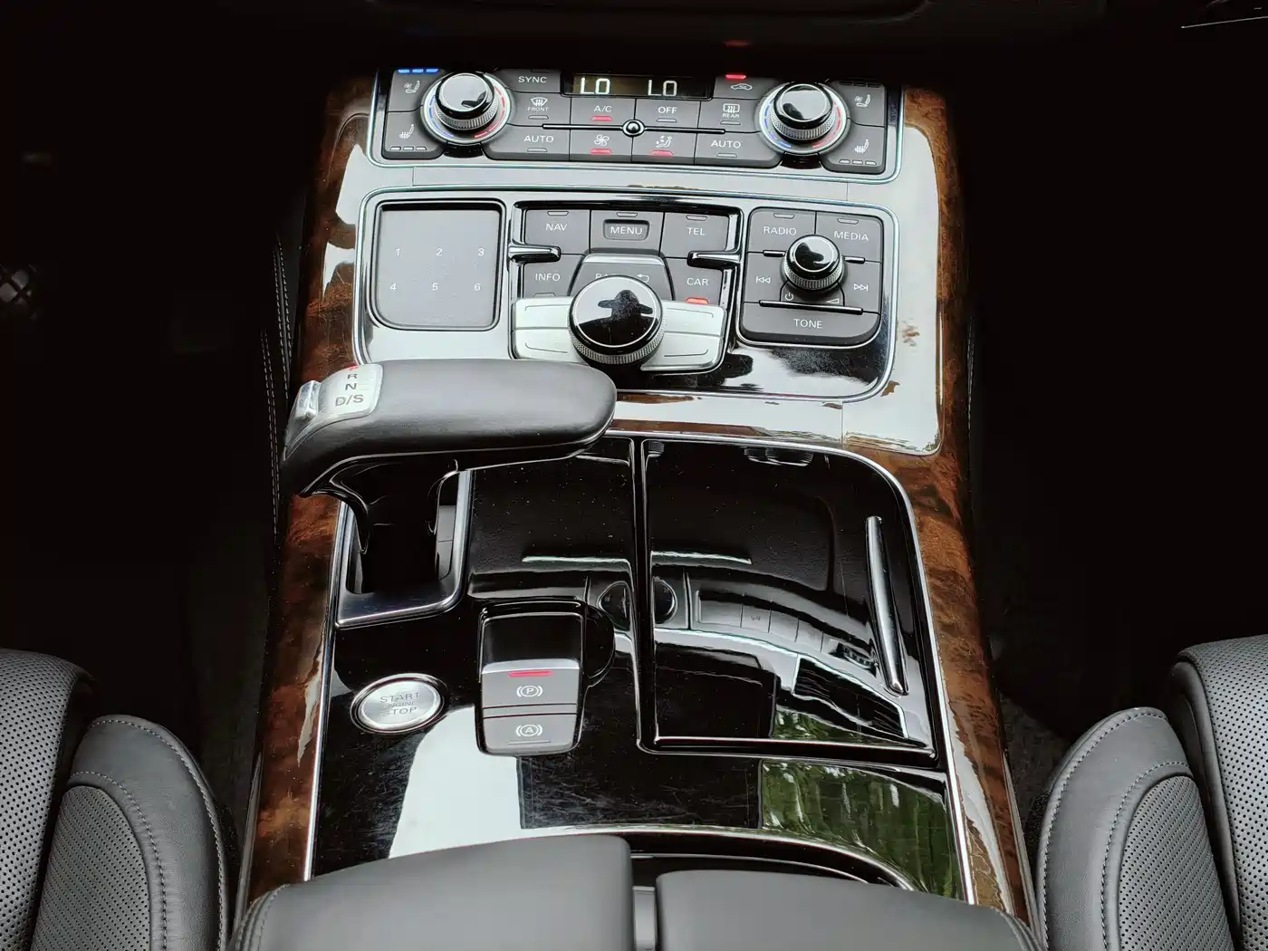 Audi A8 2014 A8L 45 TFSI quattro Luxury фото 17