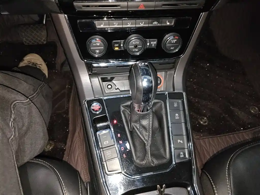 Volkswagen Passat 2017 330TSI DSG Prestige фото 14