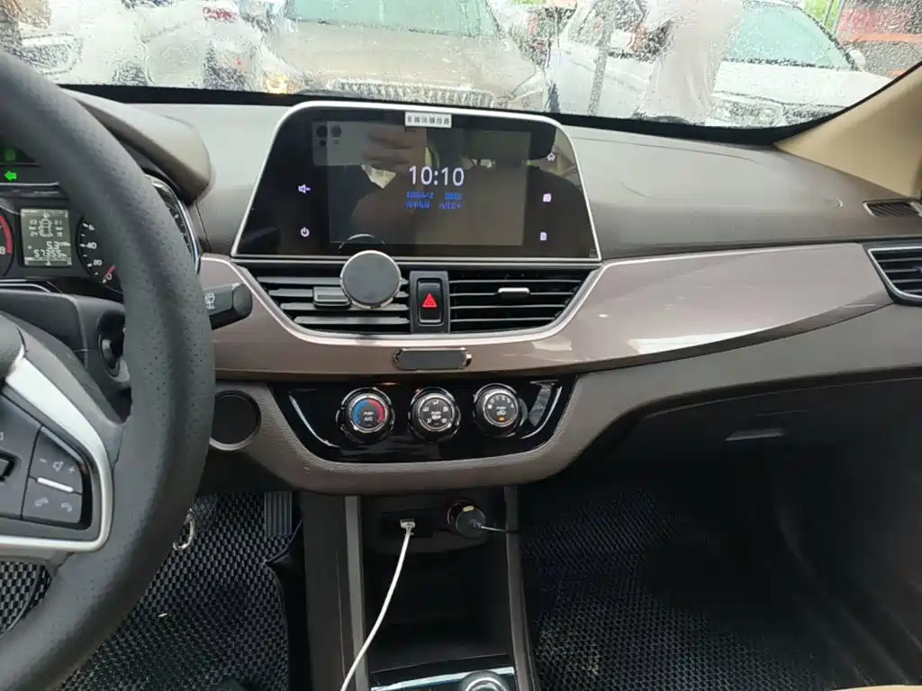 Baojun 310W 2017 2017 1.5L Manual Fashion Edition (China V)