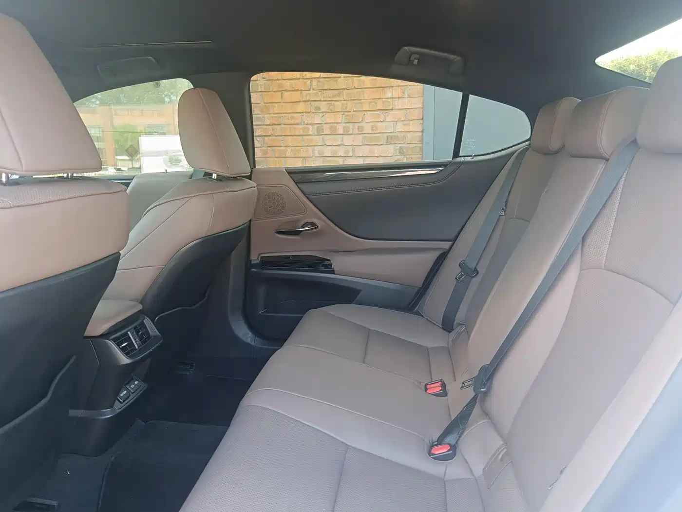 Lexus ES 2021 200 Excellence Edition фото 17