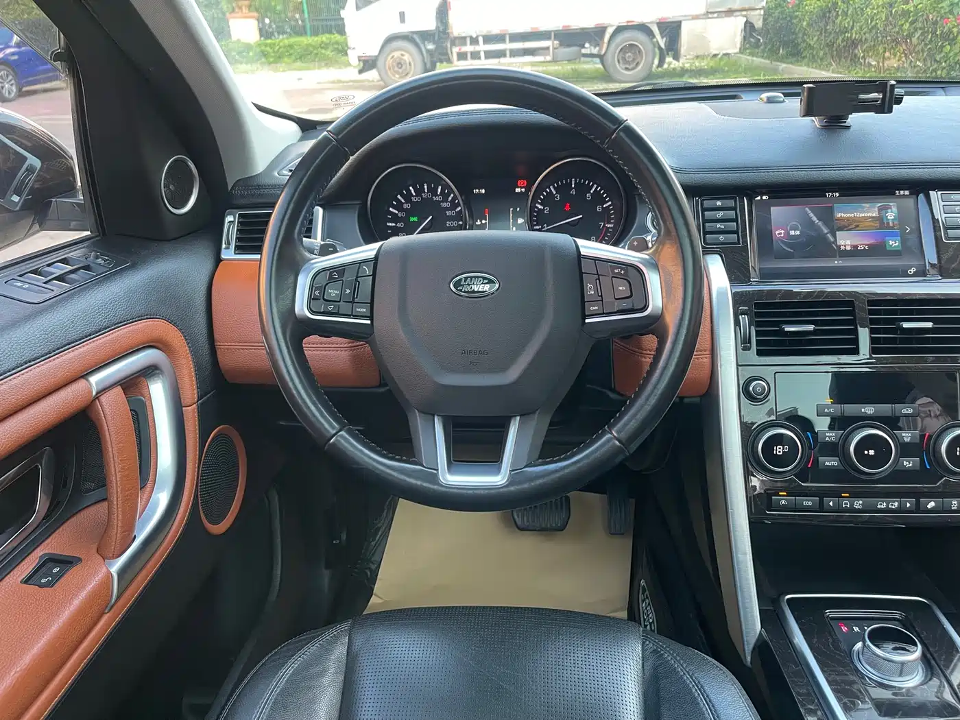 Land Rover Discovery Sport 2016 2.0T SE фото 16