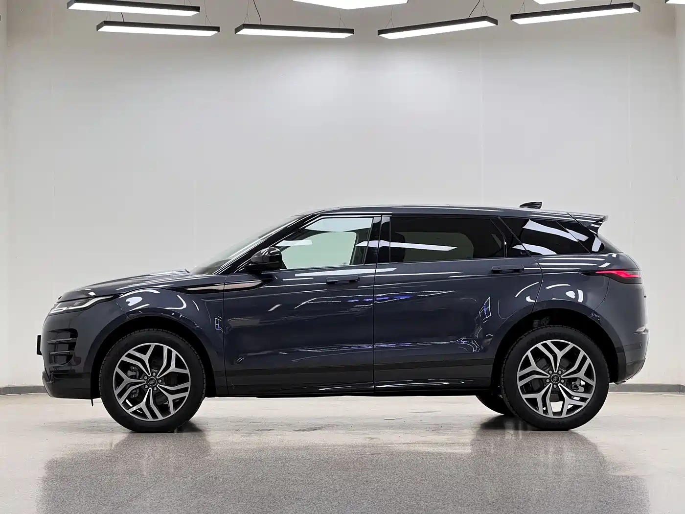 Land Rover Range Rover Evoque 2026 Range Rover Evoque L SE фото 7