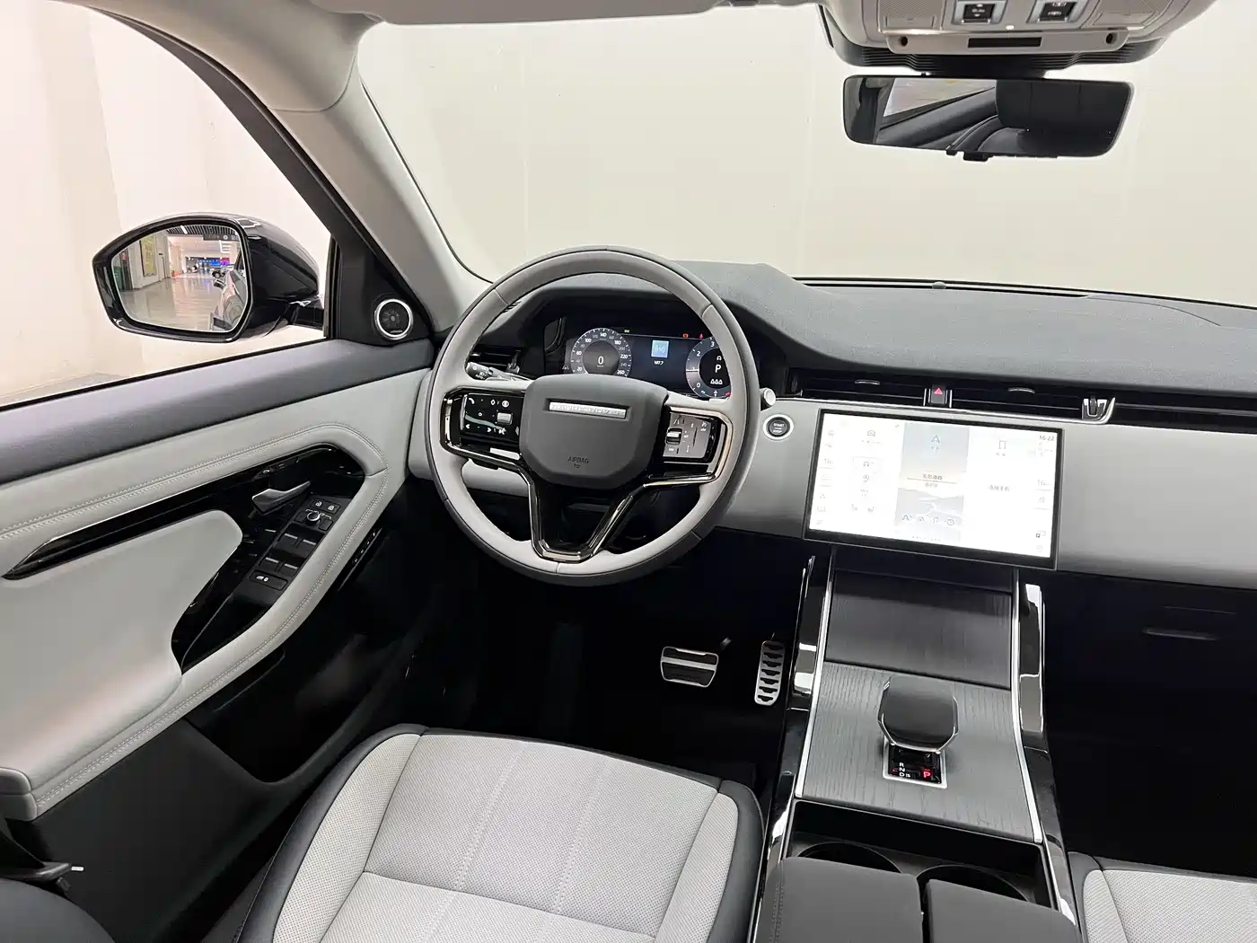 Land Rover Range Rover Evoque 2026 Range Rover Evoque L SE фото 12