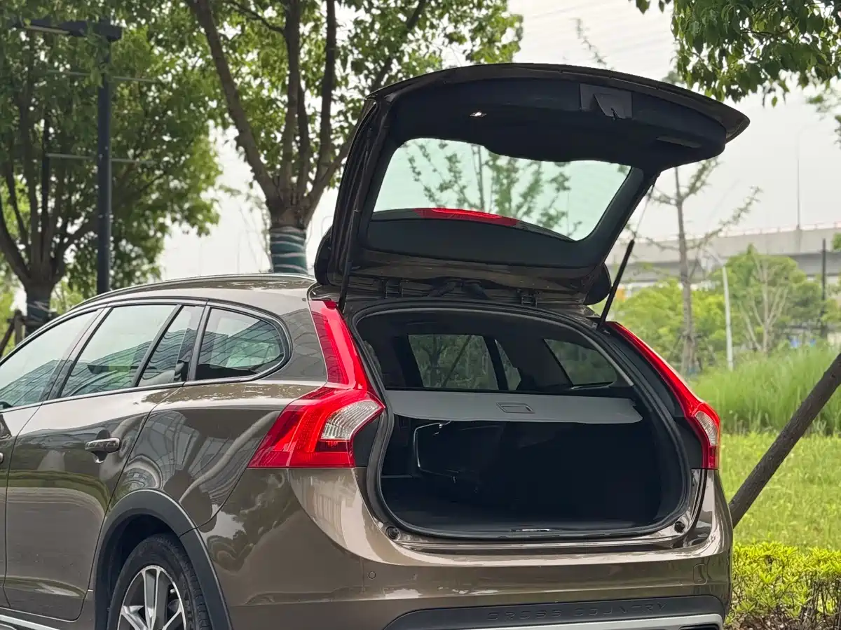 Фото 30 - Volvo V60
