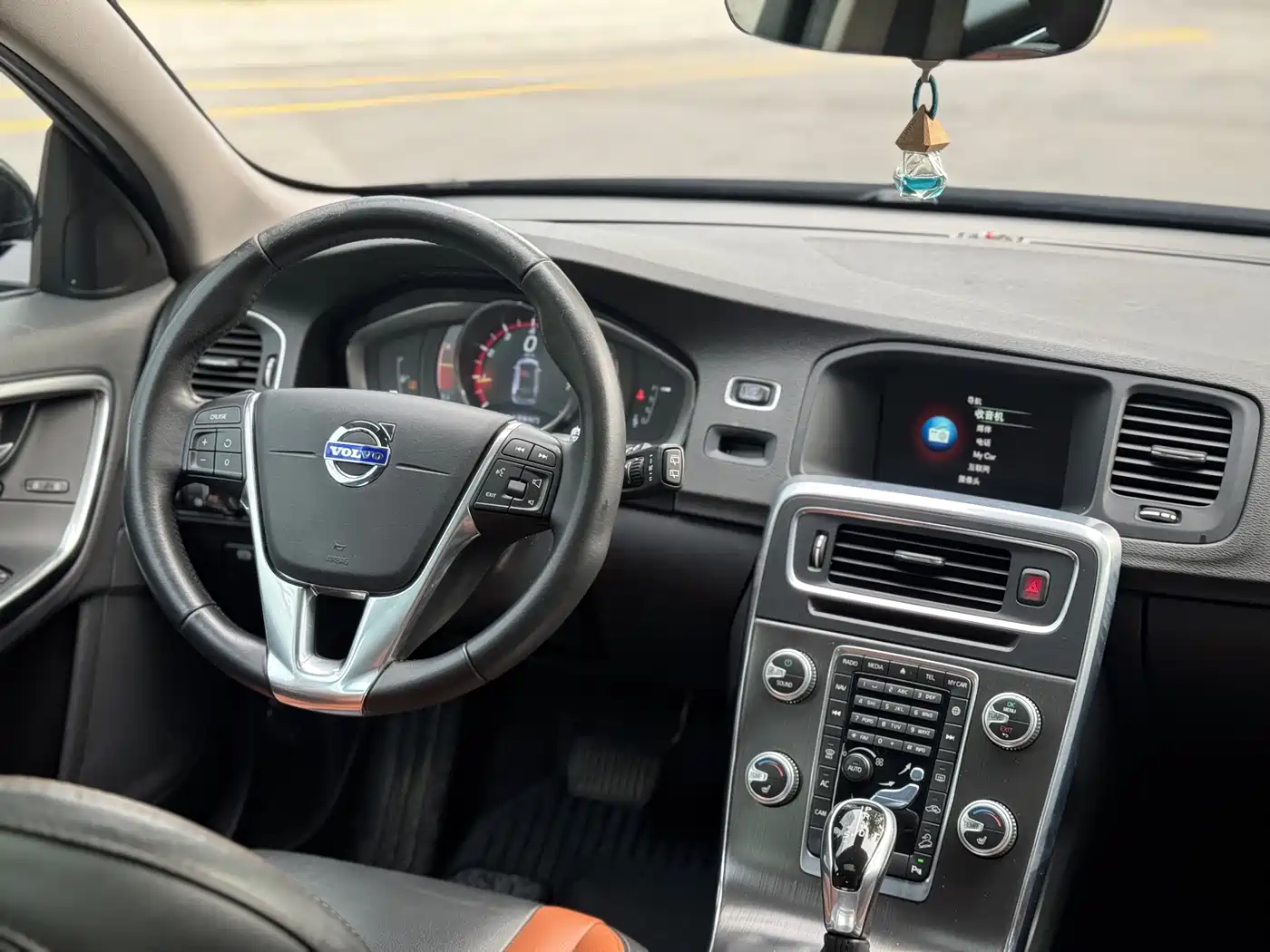 Фото 9 - Volvo V60