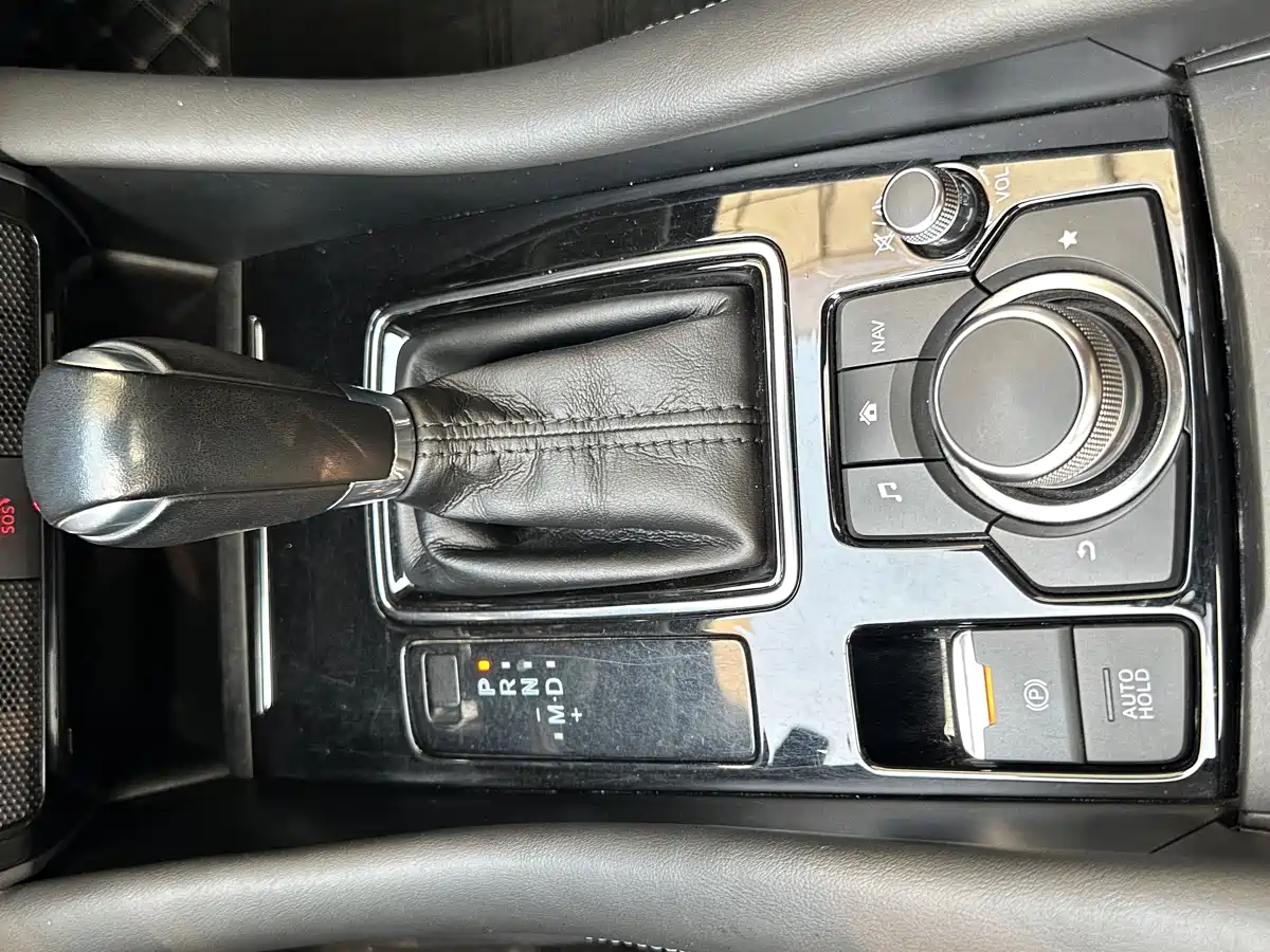 Mazda Atenza 2020 2.0L Skyactiv Luxury фото 11