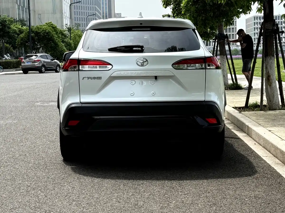 Toyota Frontlander 2023 2.0L CVT Leading Edition фото 5