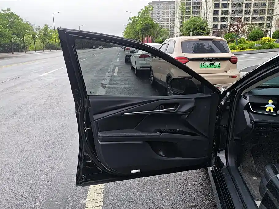 Toyota Camry 2024 2.0E Elite Edition фото 7