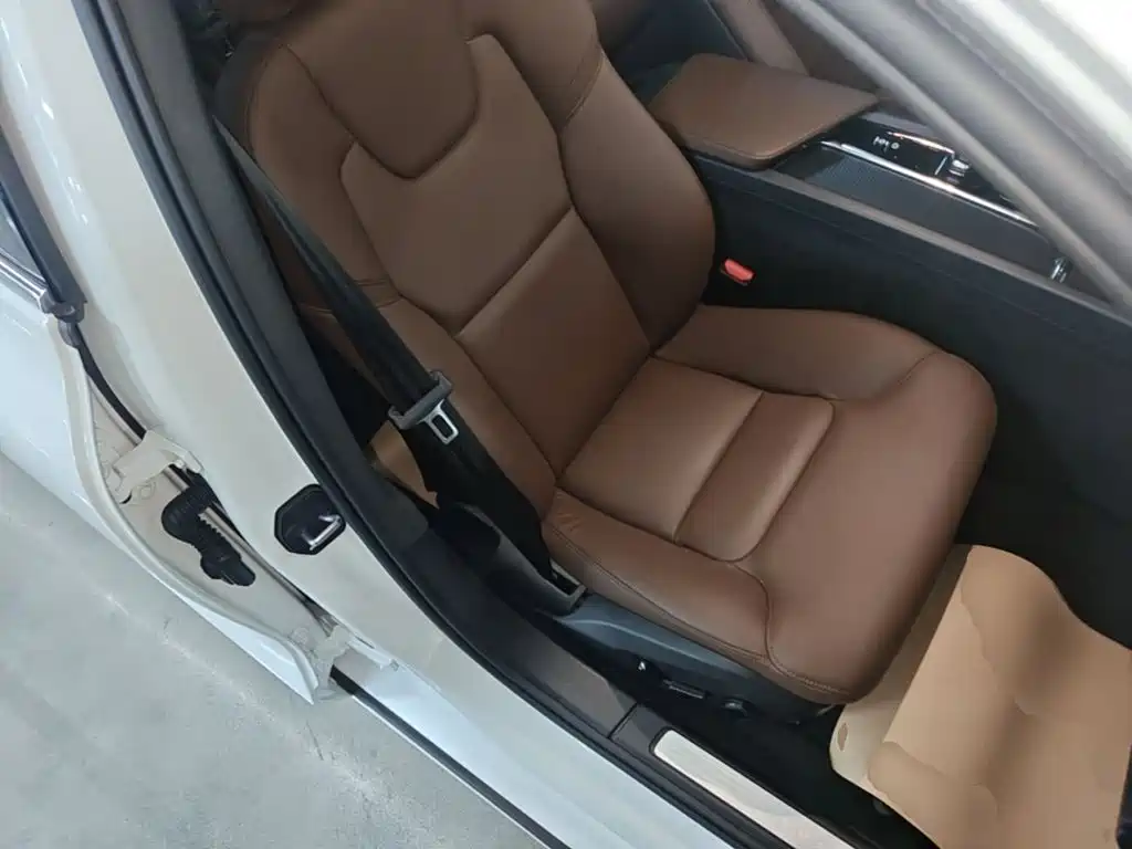 Фото 25 - Volvo S60