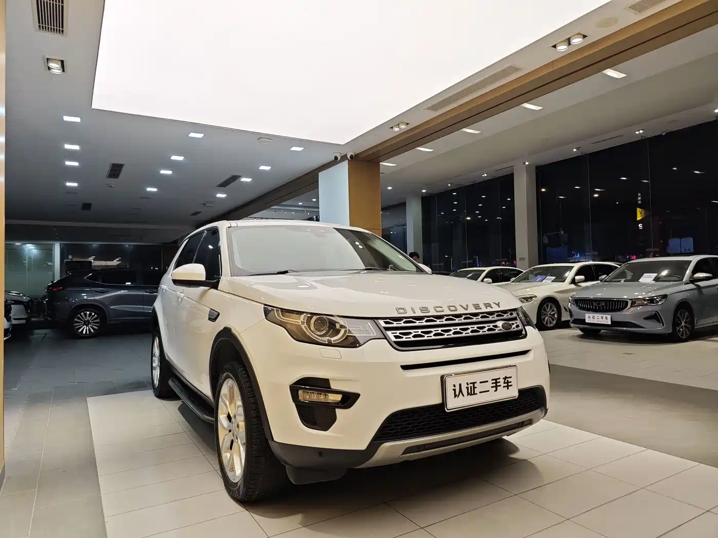 Land Rover Discovery Sport 2017 2.0T HSE фото 4
