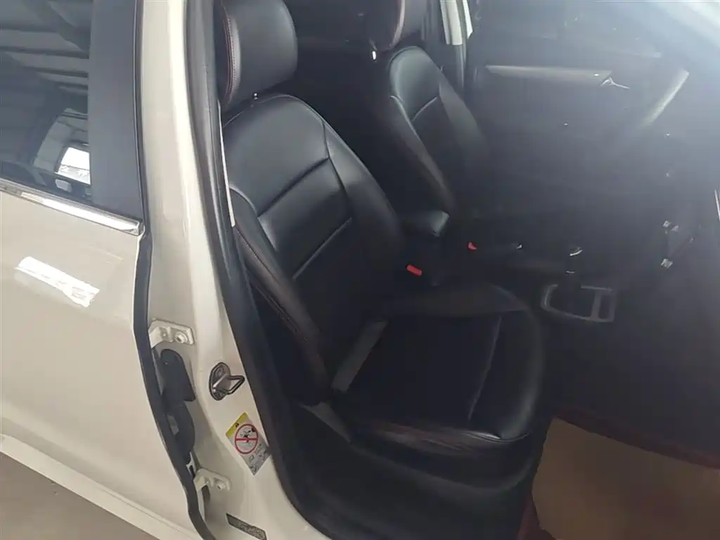 Volkswagen Lavida 2013 Facelift Classic 1.6L Manual Trend фото 25