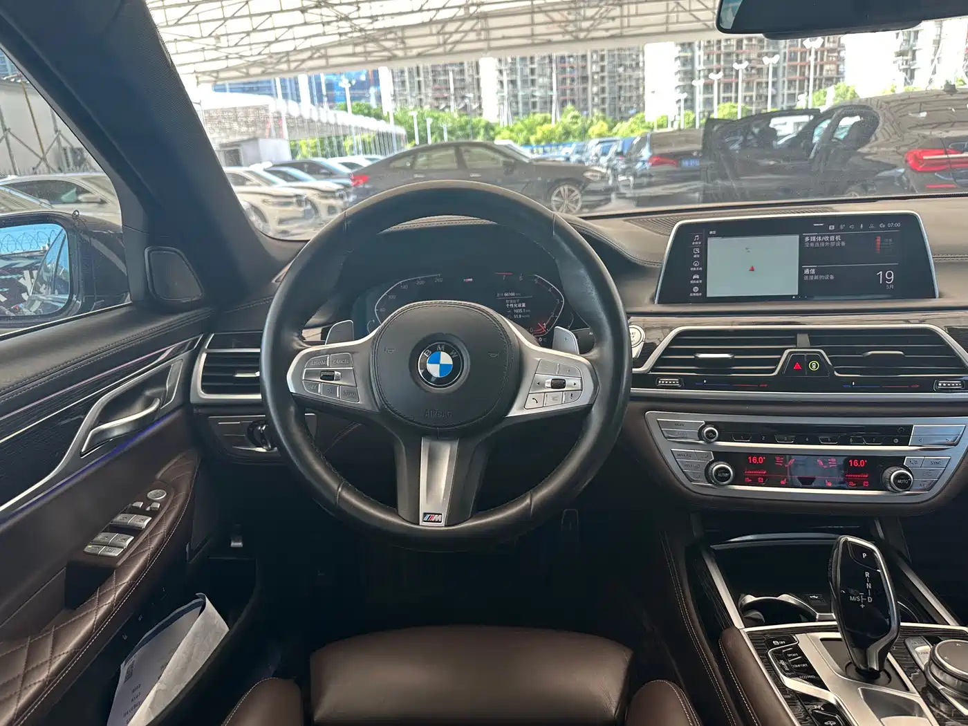 BMW 7 Series 2019 740Li Leading M Sport Package фото 24