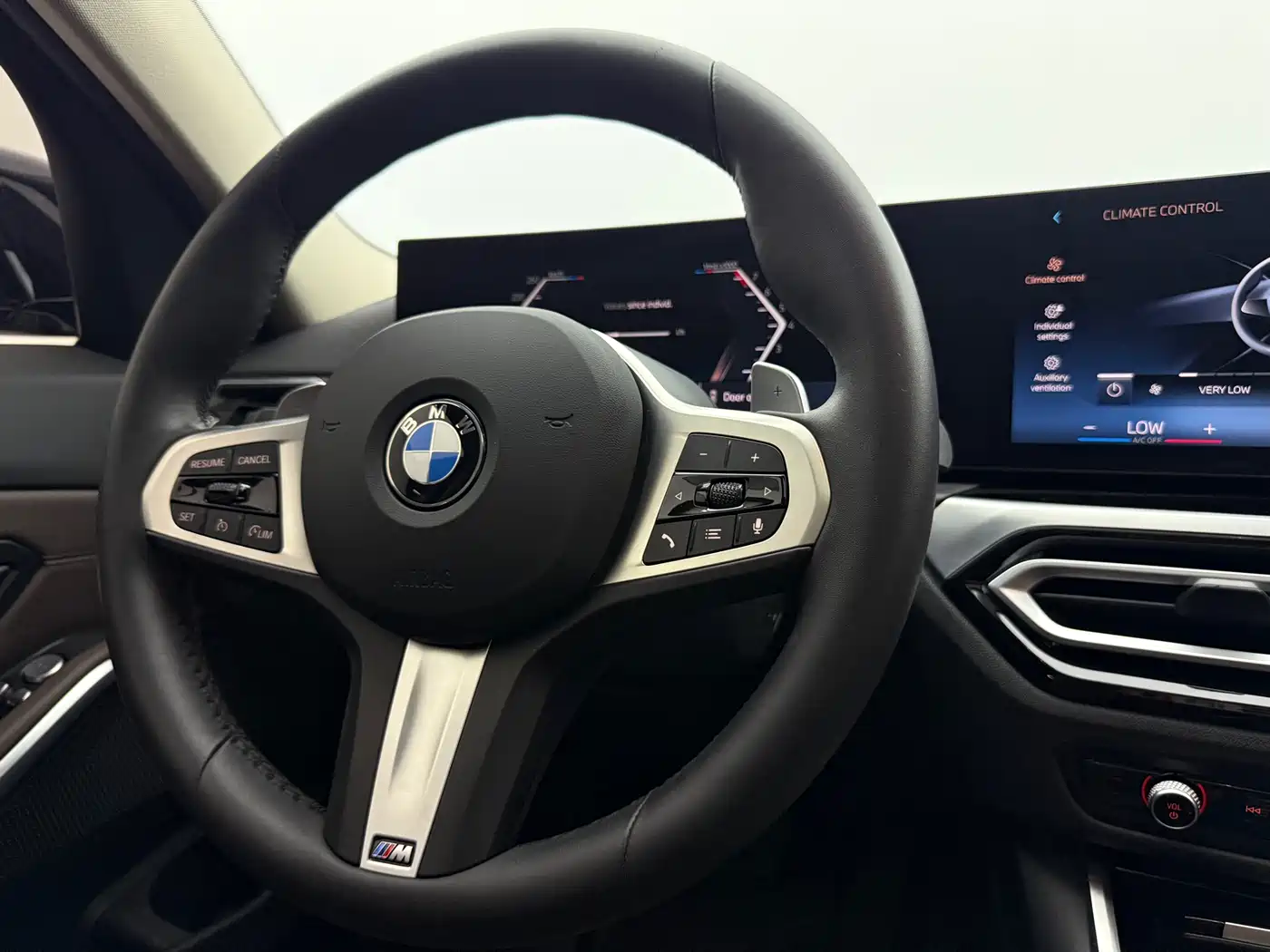 BMW 3 Series 2024 320i M Sport Package фото 12
