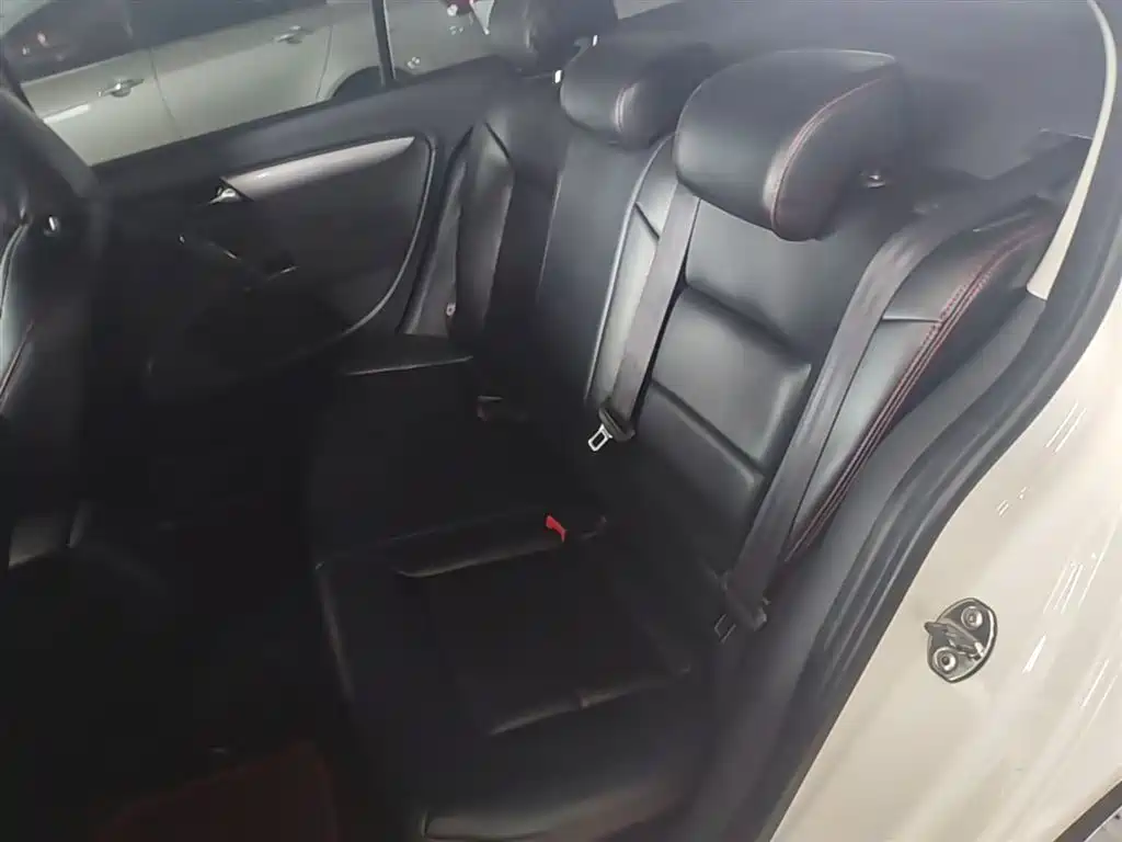 Volkswagen Lavida 2013 Facelift Classic 1.6L Manual Trend фото 17
