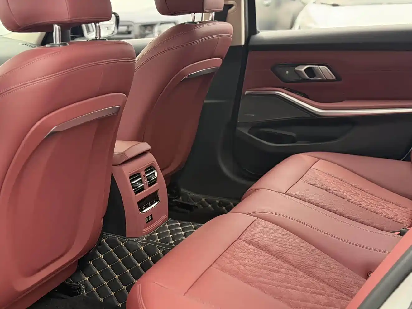 BMW 3 Series 2023 325Li M Sport Black Night Package фото 13