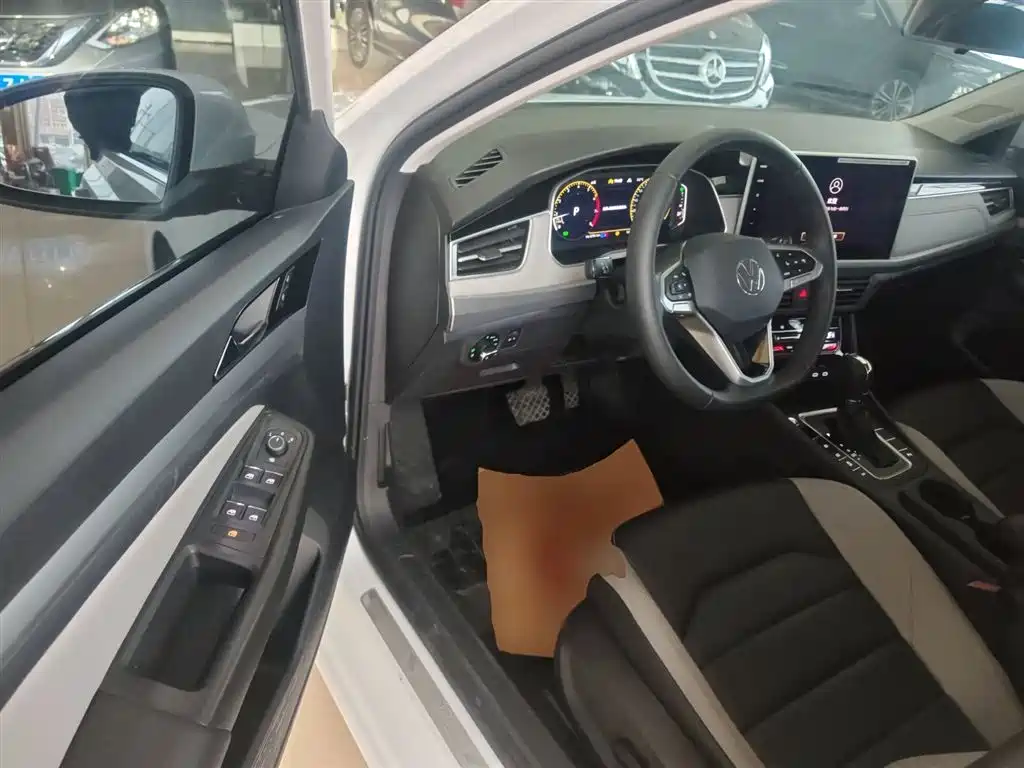 Volkswagen Bora 2023 300TSI DSG Premium Edition фото 16