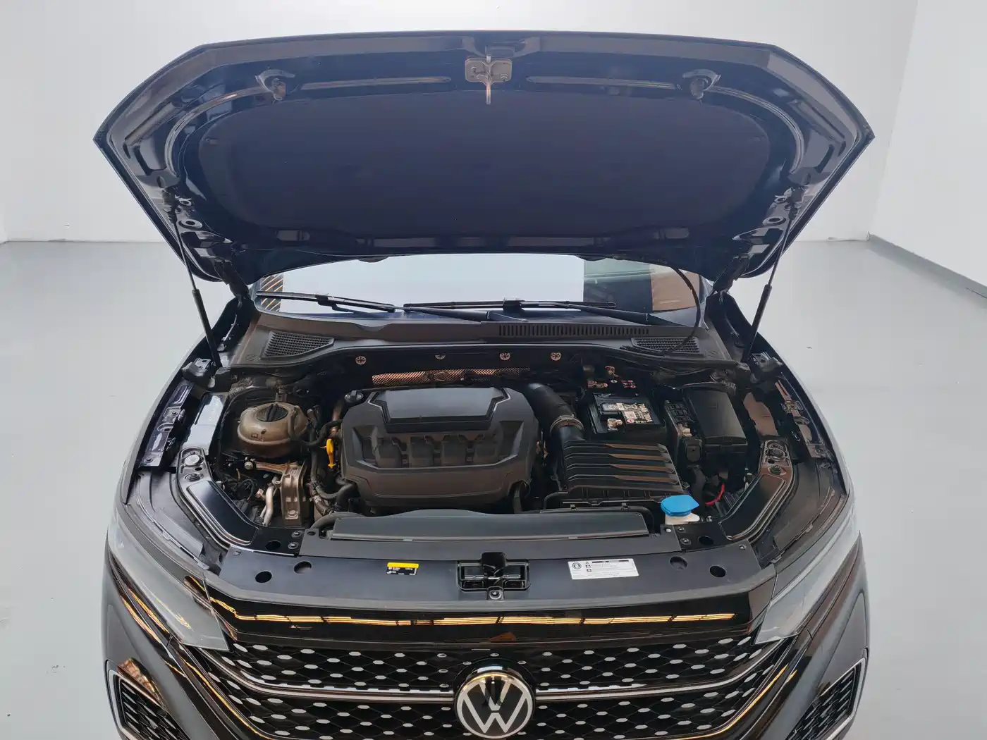 Volkswagen Passat 2024 380TSI Elite Edition фото 19