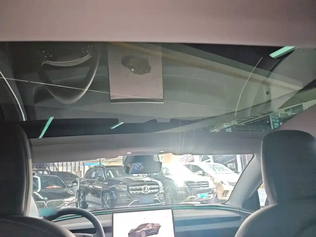 Фото 18 - Tesla Model 3