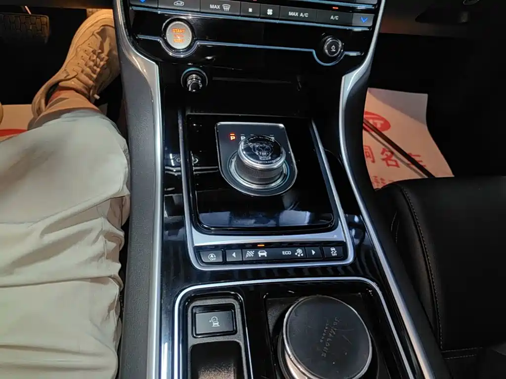 Photo 14 - Jaguar XEL