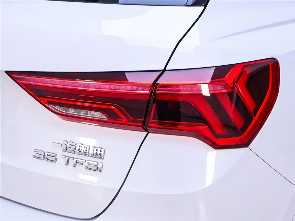 Audi Q3 2024 35 TFSI Fashion Sport фото 9